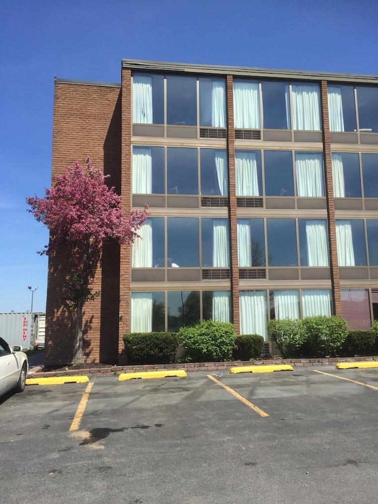 Days Inn Syracuse Іст-Сіракуз Екстер'єр фото