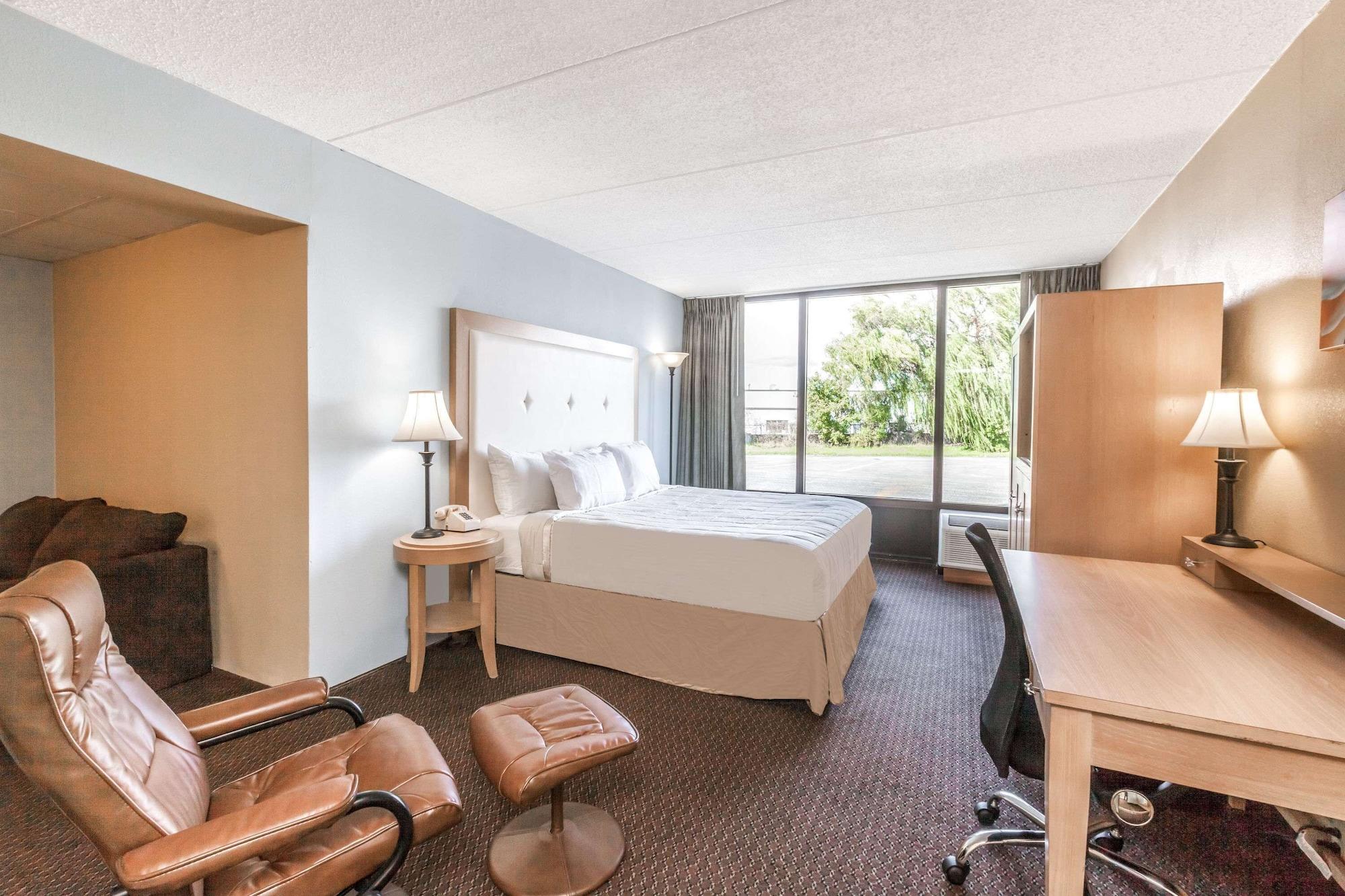 Days Inn Syracuse Іст-Сіракуз Екстер'єр фото