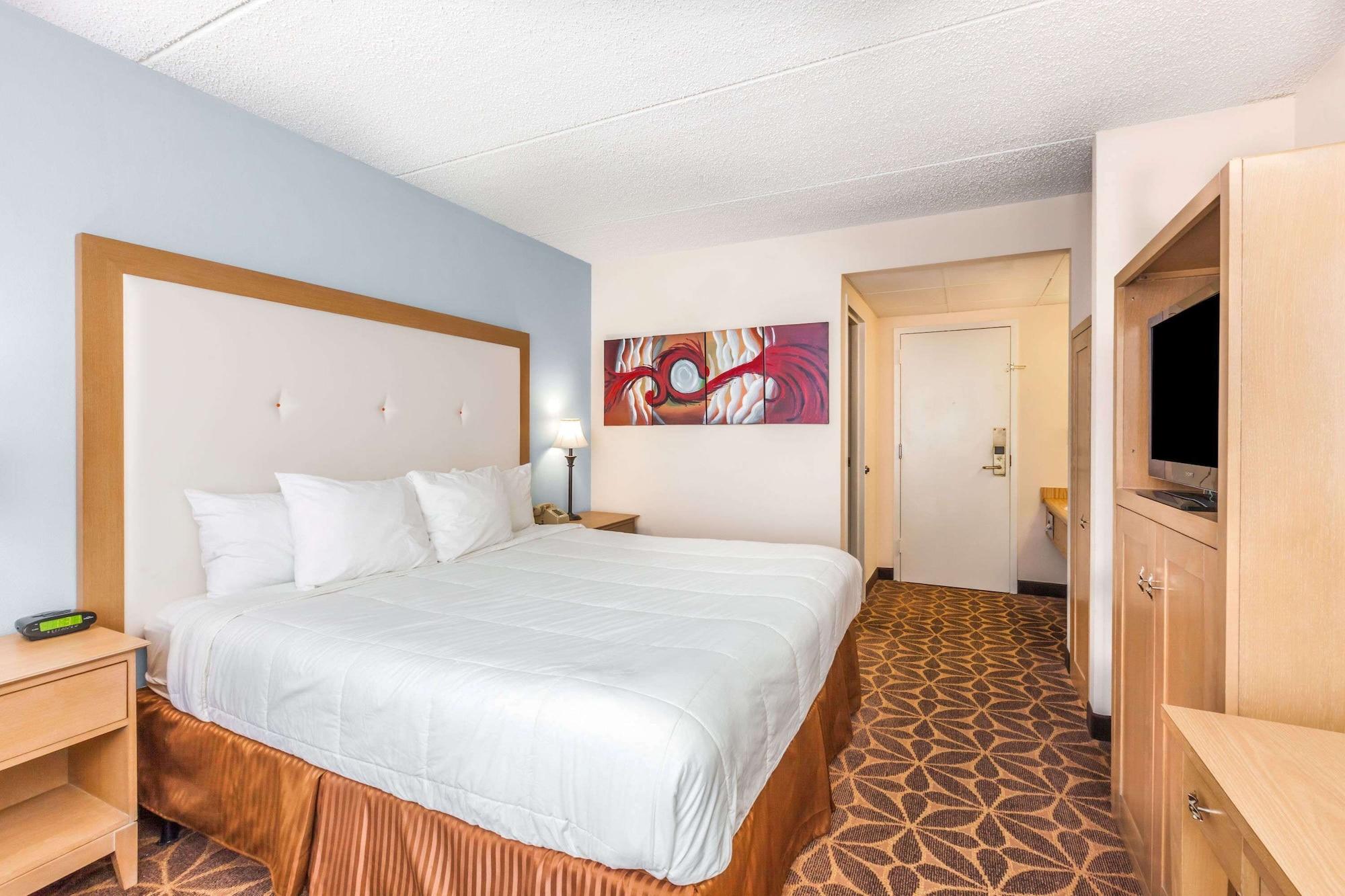 Days Inn Syracuse Іст-Сіракуз Екстер'єр фото