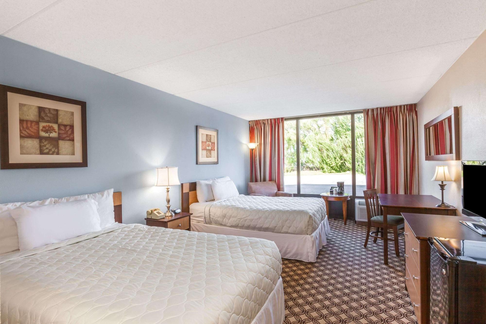 Days Inn Syracuse Іст-Сіракуз Екстер'єр фото