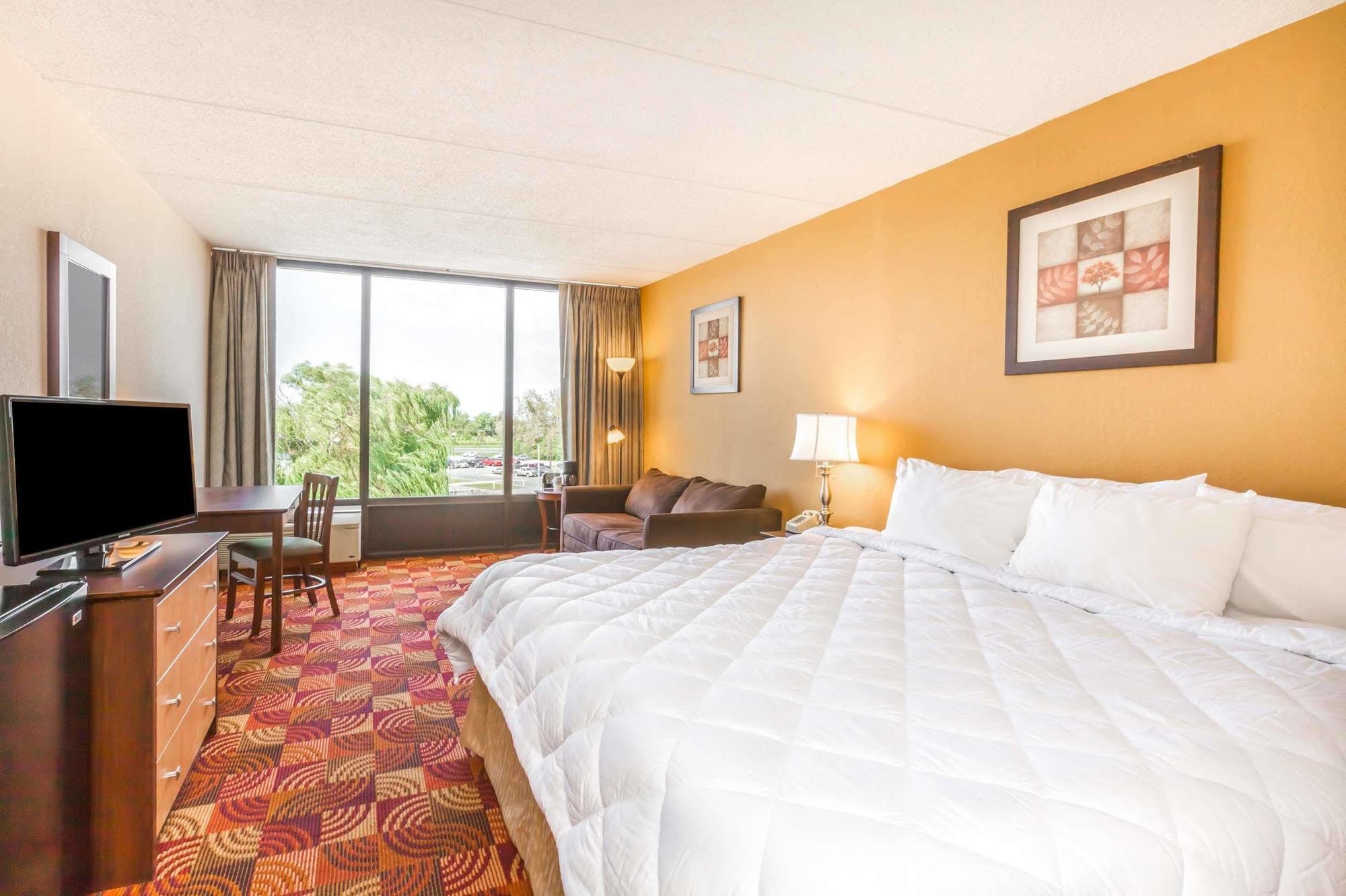 Days Inn Syracuse Іст-Сіракуз Екстер'єр фото
