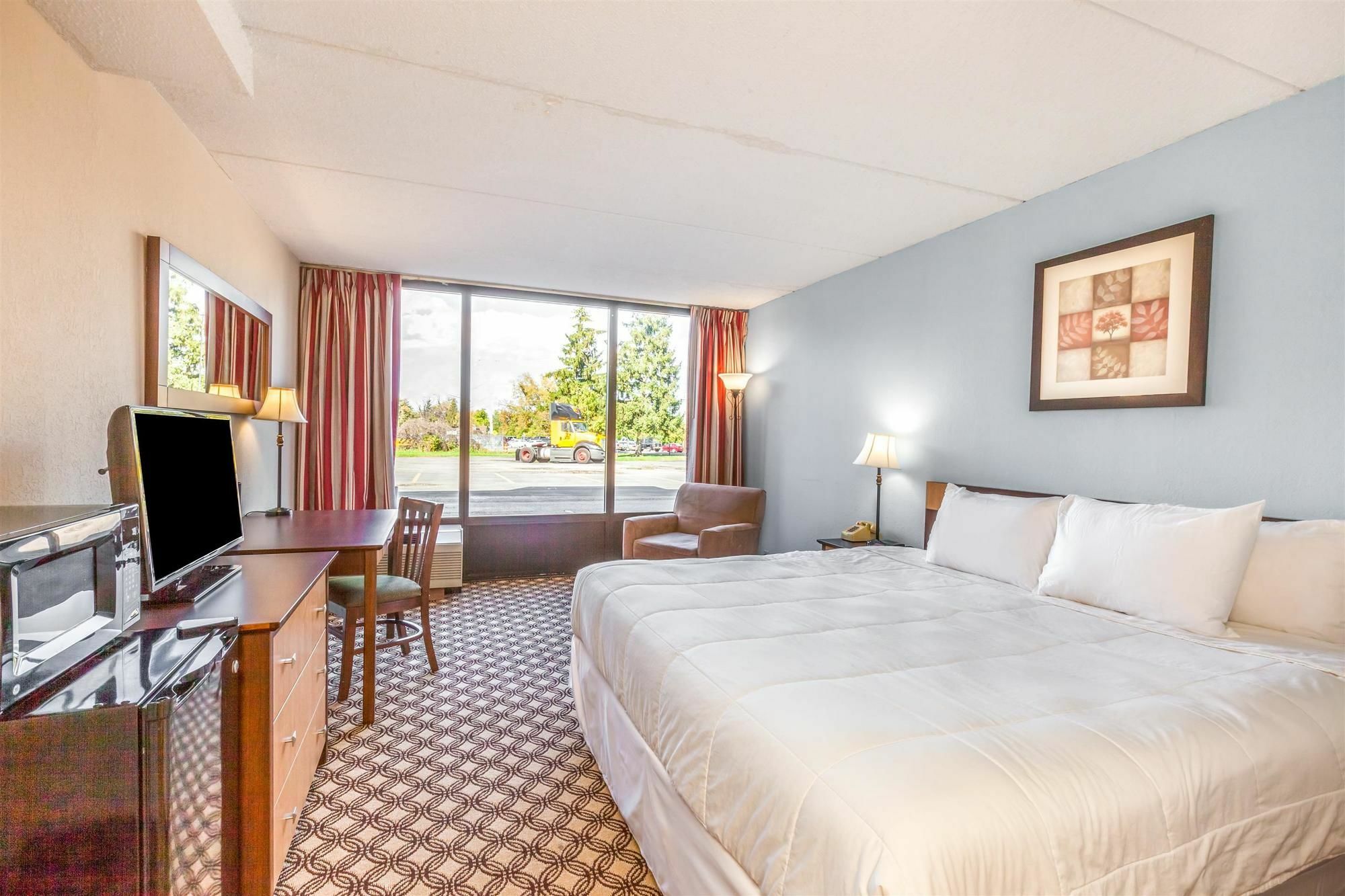 Days Inn Syracuse Іст-Сіракуз Екстер'єр фото